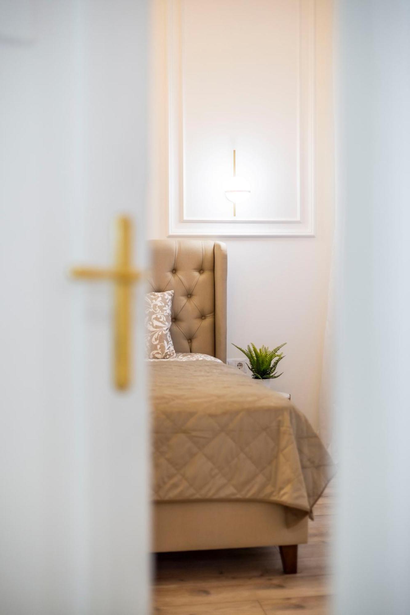 Luxurious Central 4Bedrm 3Bathrm Residence W/ Balcony Budapest Bagian luar foto