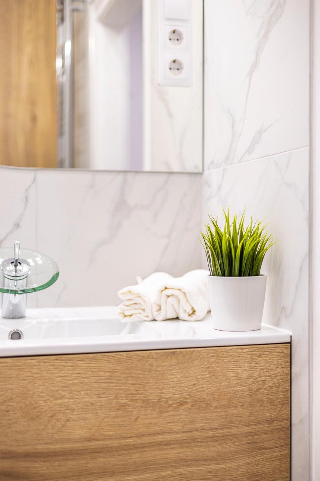 Luxurious Central 4Bedrm 3Bathrm Residence W/ Balcony Budapest Bagian luar foto