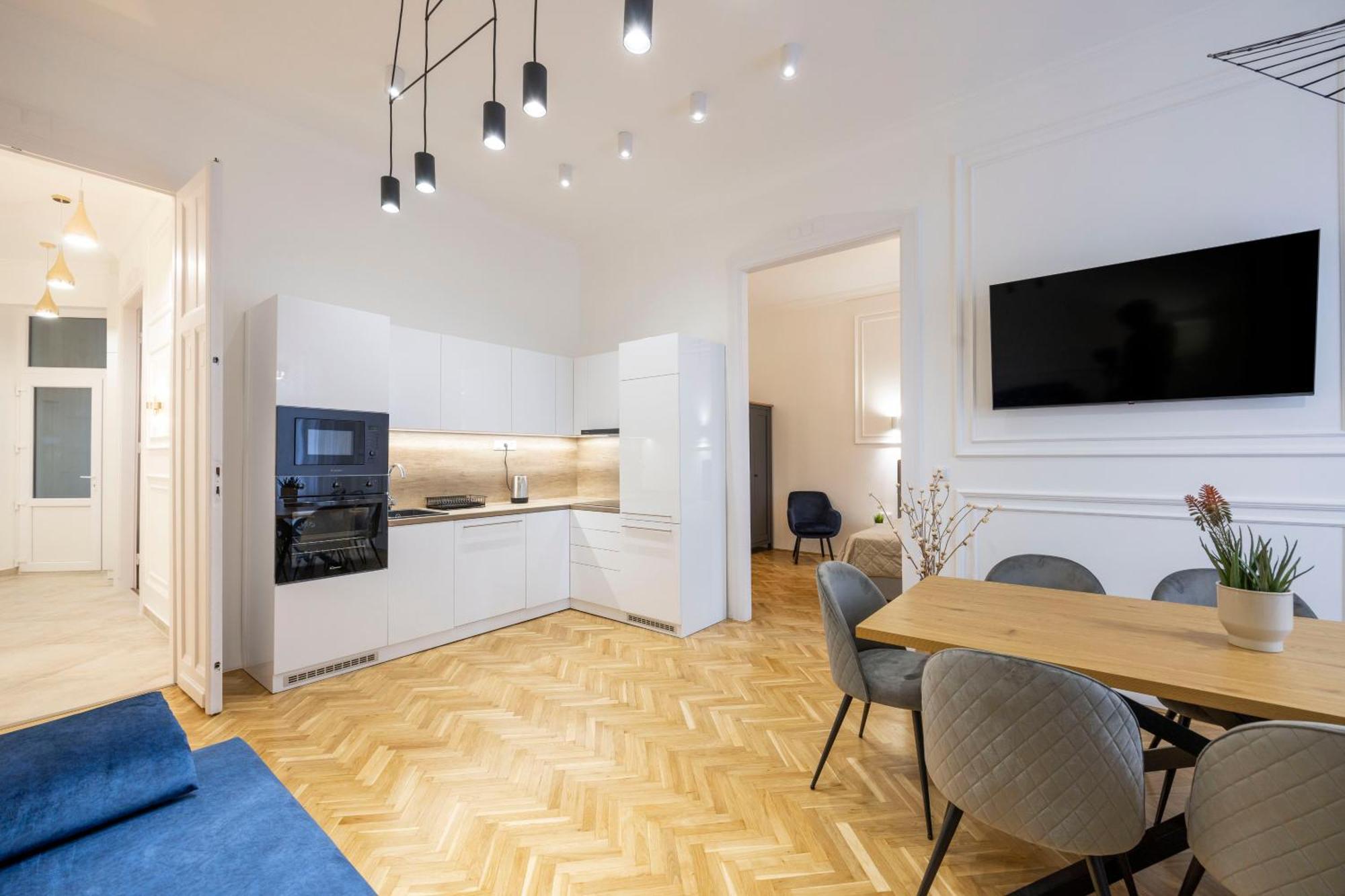 Luxurious Central 4Bedrm 3Bathrm Residence W/ Balcony Budapest Bagian luar foto