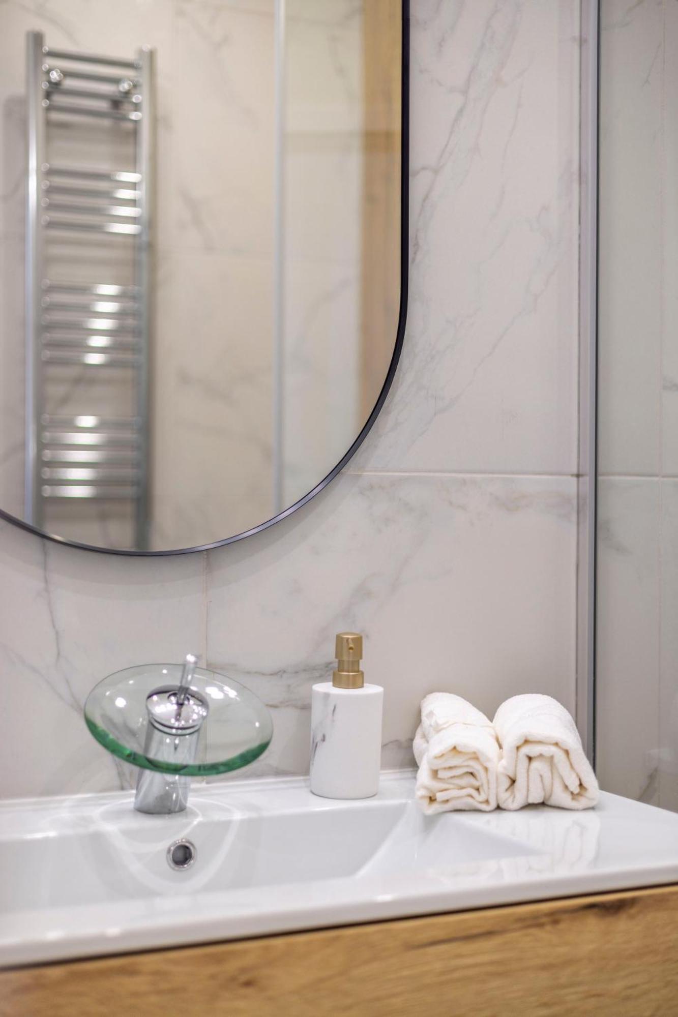 Luxurious Central 4Bedrm 3Bathrm Residence W/ Balcony Budapest Bagian luar foto