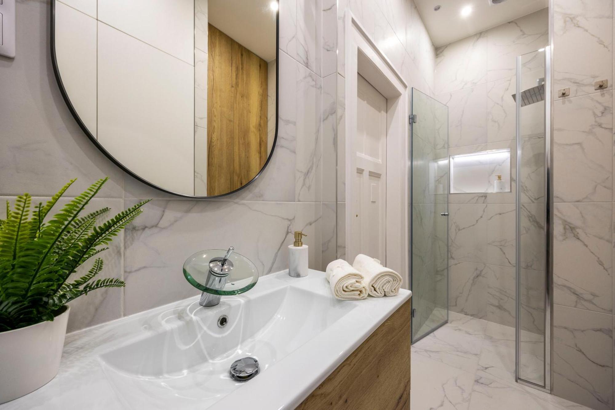 Luxurious Central 4Bedrm 3Bathrm Residence W/ Balcony Budapest Bagian luar foto