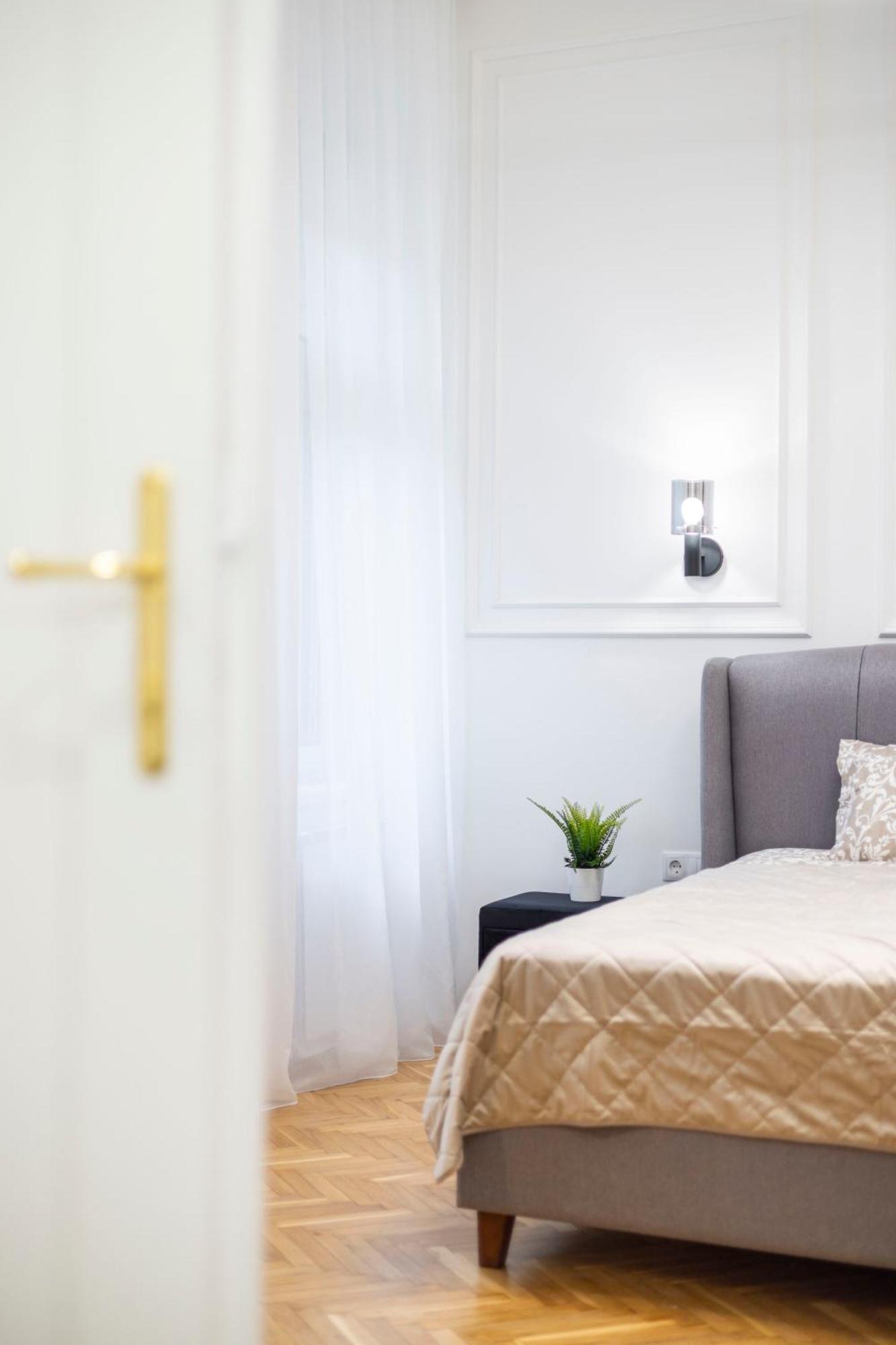 Luxurious Central 4Bedrm 3Bathrm Residence W/ Balcony Budapest Bagian luar foto