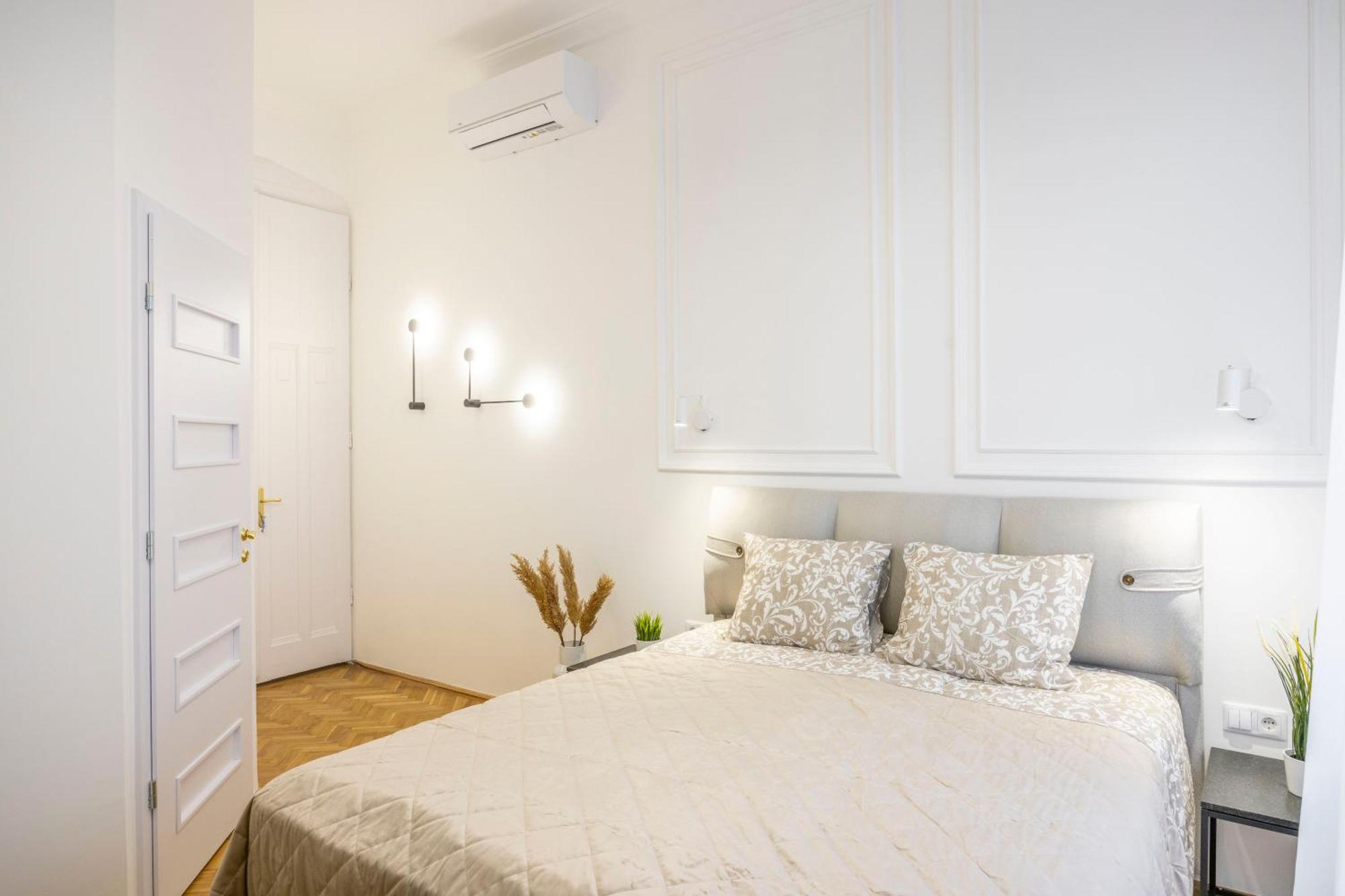 Luxurious Central 4Bedrm 3Bathrm Residence W/ Balcony Budapest Bagian luar foto