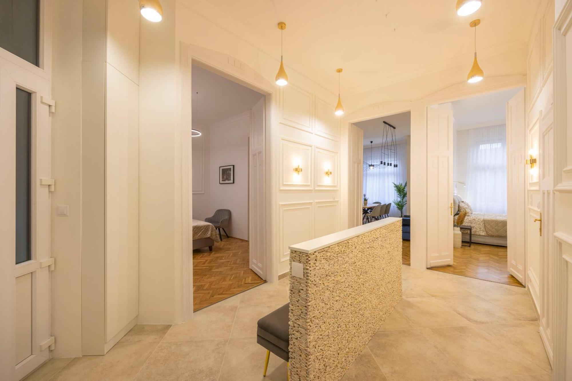 Luxurious Central 4Bedrm 3Bathrm Residence W/ Balcony Budapest Bagian luar foto